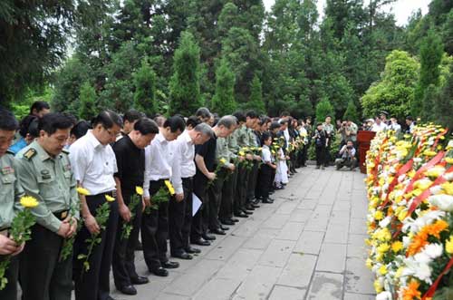 2012年5月10日下午3時，在湖南省張家界市天子山賀龍公園隆重舉行了